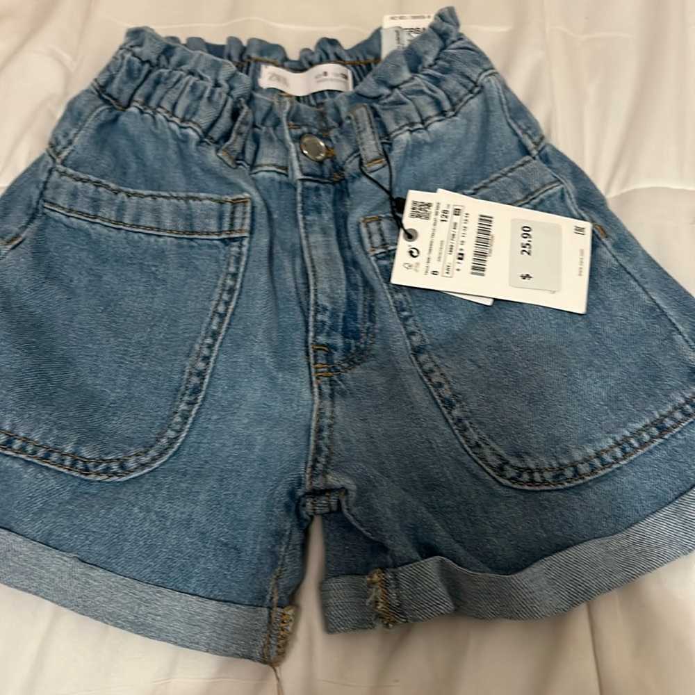 cara shorts new, size 8